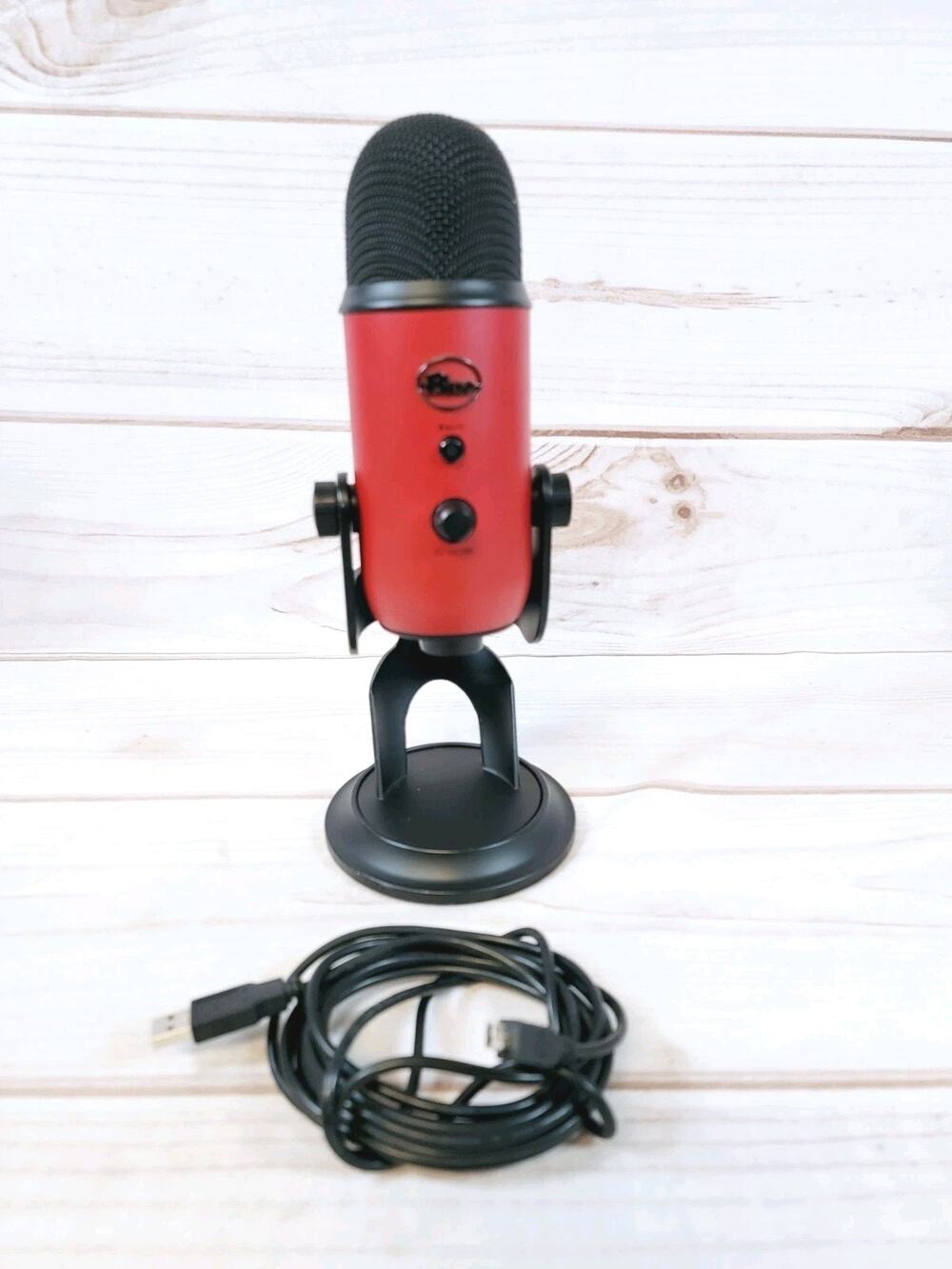 Blue Yeti USB Condenser Microphone – Satin Red With Cord Tested